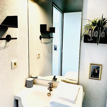 Apartamento Bd à Pied, Idéalement Situé, Joli Grand 3 Pièces Confort, Vue Imprenable, Deux Grandes Chambres, Calme, Centre, Remparts, Parking Gratuit, Angoulême