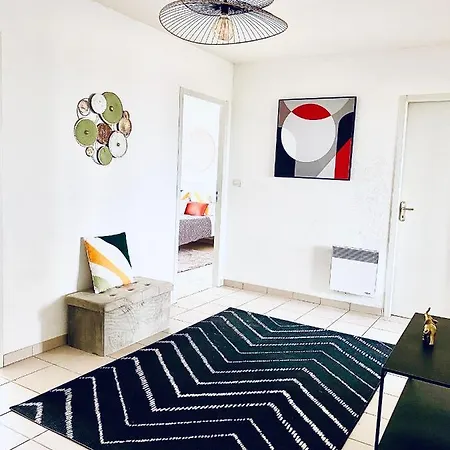 Apartamento Bd à Pied, Idéalement Situé, Joli Grand 3 Pièces Confort, Vue Imprenable, Deux Grandes Chambres, Calme, Centre, Remparts, Parking Gratuit,