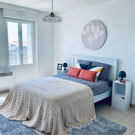 Bd à Pied, Idéalement Situé, Joli Grand 3 Pièces Confort, Vue Imprenable, Deux Grandes Chambres, Calme, Centre, Remparts, Parking Gratuit, Apartamento