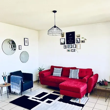 Bd à Pied, Idéalement Situé, Joli Grand 3 Pièces Confort, Vue Imprenable, Deux Grandes Chambres, Calme, Centre, Remparts, Parking Gratuit,